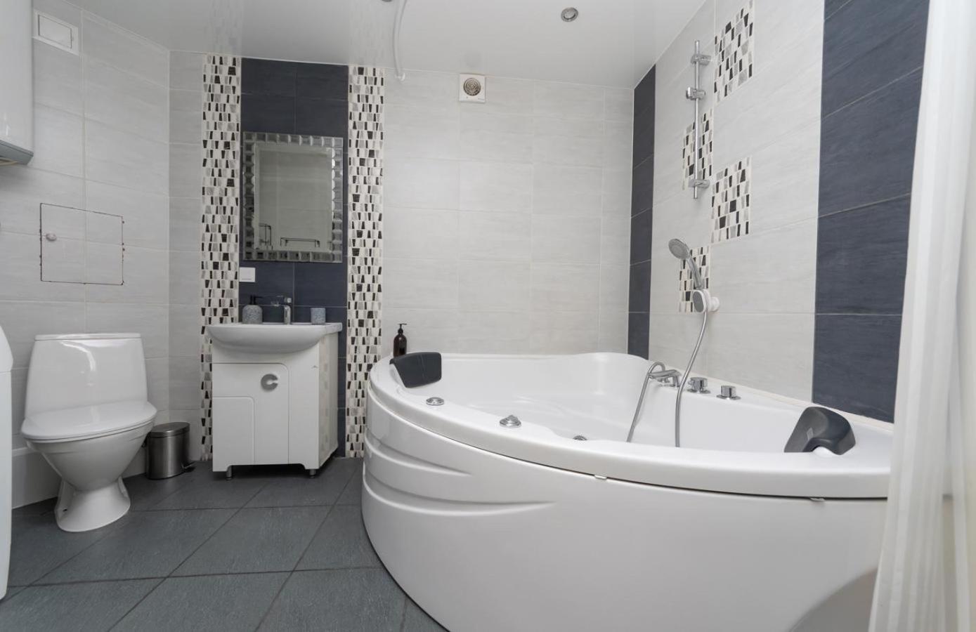 Апартаменти Flat24 On Lesi Ukrainki 3 Київ Екстер'єр фото