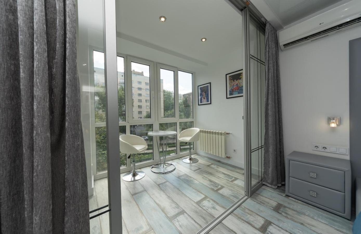 Апартаменти Flat24 On Lesi Ukrainki 3 Київ Екстер'єр фото